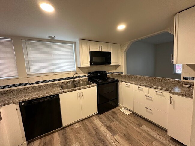 Building Photo - Aurora Rental | 3 Bedroom Home w/ Basement, Garage & Fireplace – Near Denver Commute