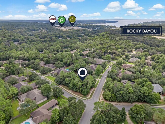 Building Photo - Gorgeous Southern Living Home in Coveted S...