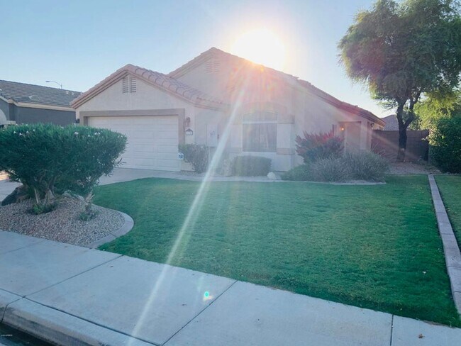 Building Photo - Nice 3 Bed, 2 Bath in Peoria