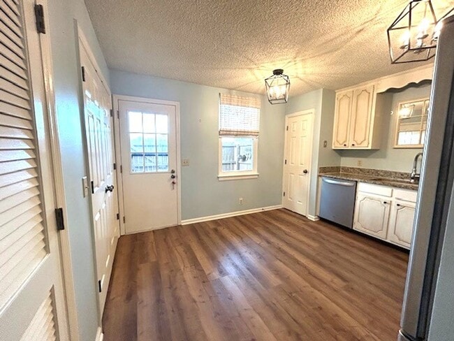 Building Photo - 144 McMurray Cir