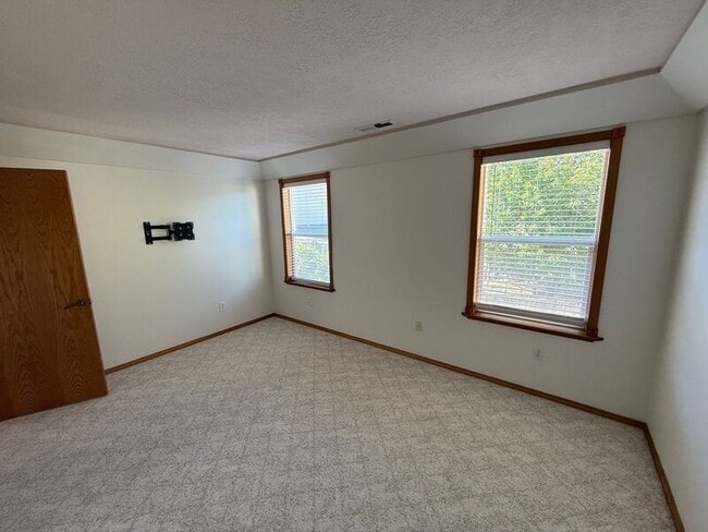 Building Photo - 757 Sphinx Ct NE