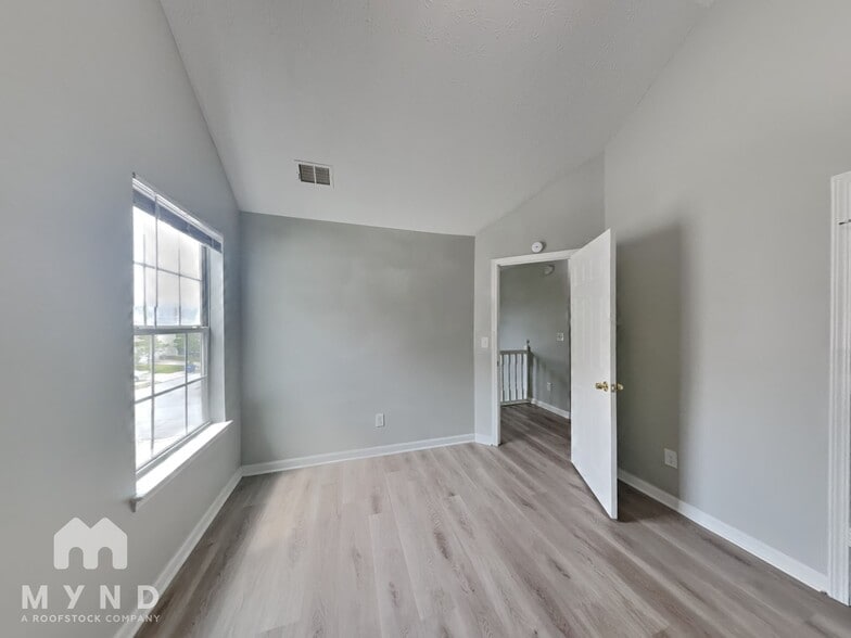 Building Photo - 2892 Two Lakes Cir