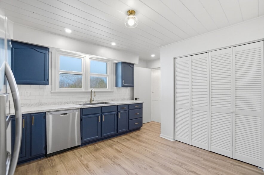 Building Photo - 2351 Burden Dr