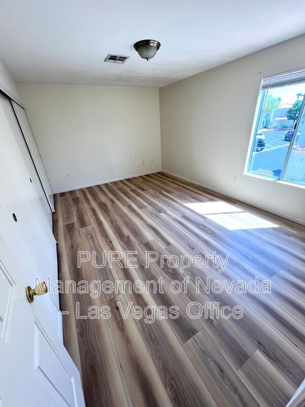 Building Photo - 8452 Boseck Dr