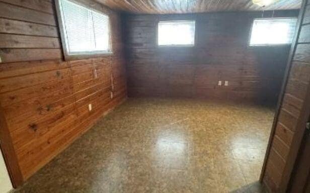 Building Photo - 405 N Burleson St