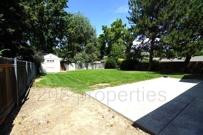 Building Photo - 698 Berwick Dr