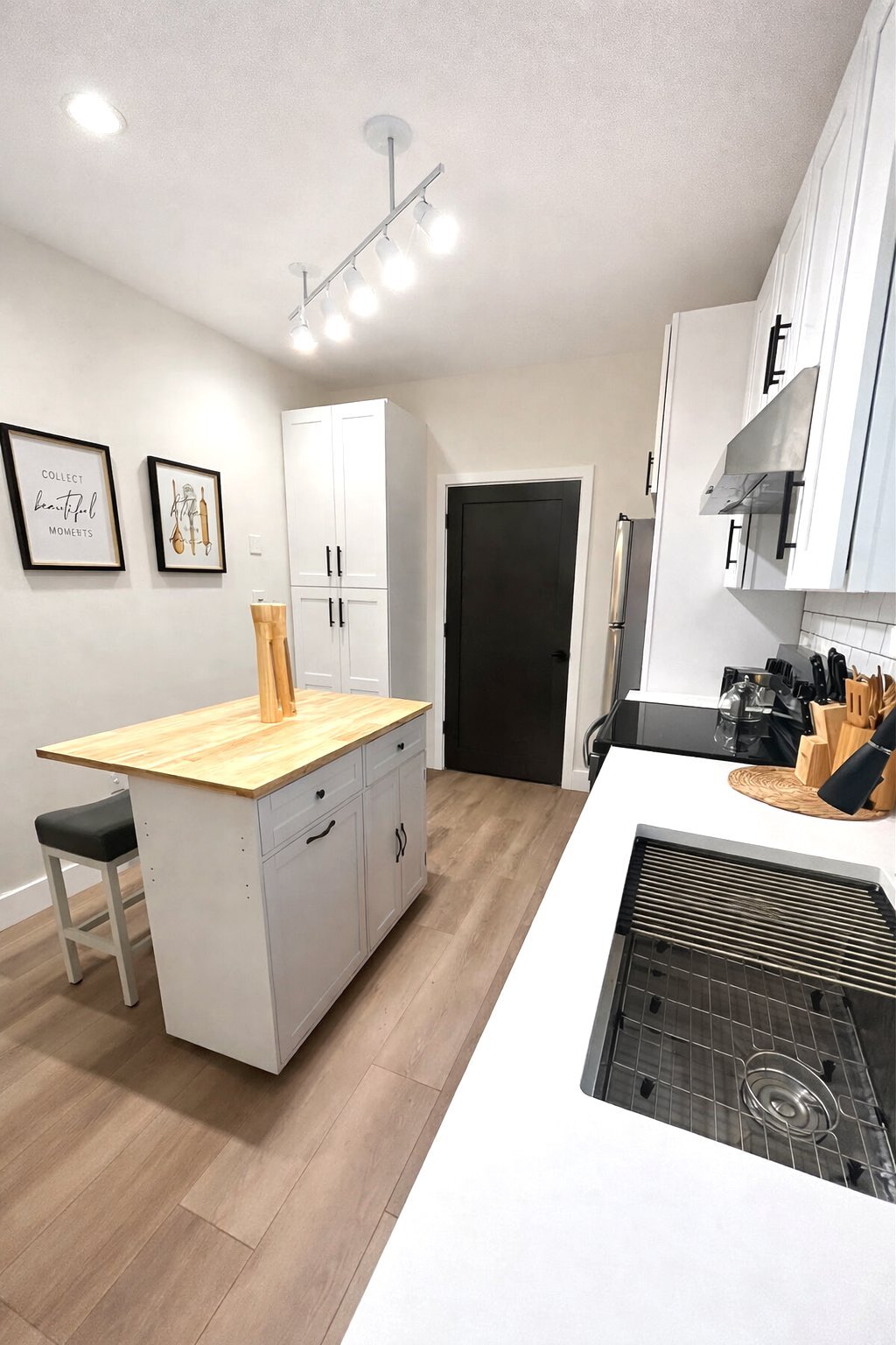 Building Photo - 801 E Knollwood St