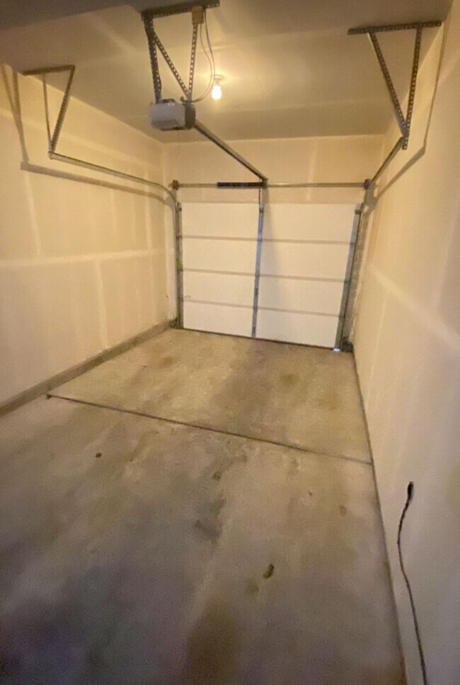 Building Photo - Spacious 3 bedroom 2.5 bath Post Falls Duplex