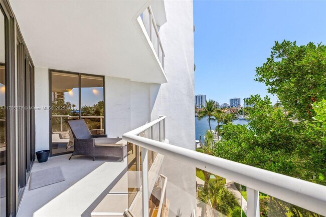 Building Photo - 3610 Yacht Club Dr