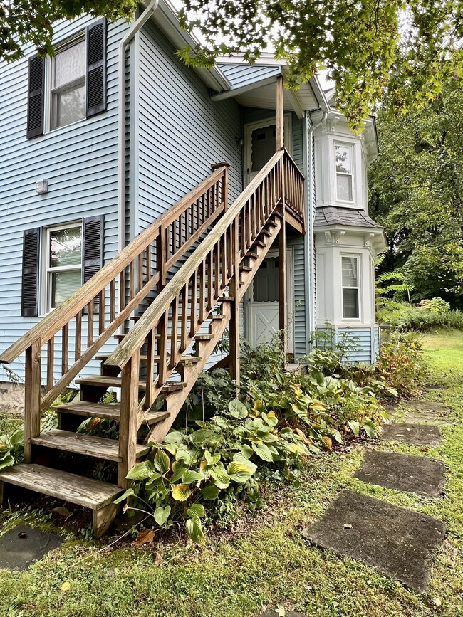 Building Photo - 7 Golden Hill St