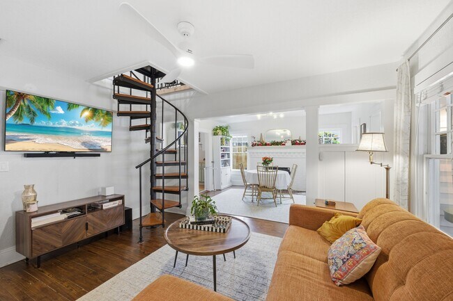 Building Photo - 117 S Palmway