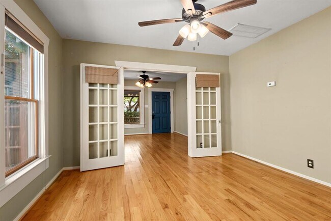 Building Photo - 405 James St