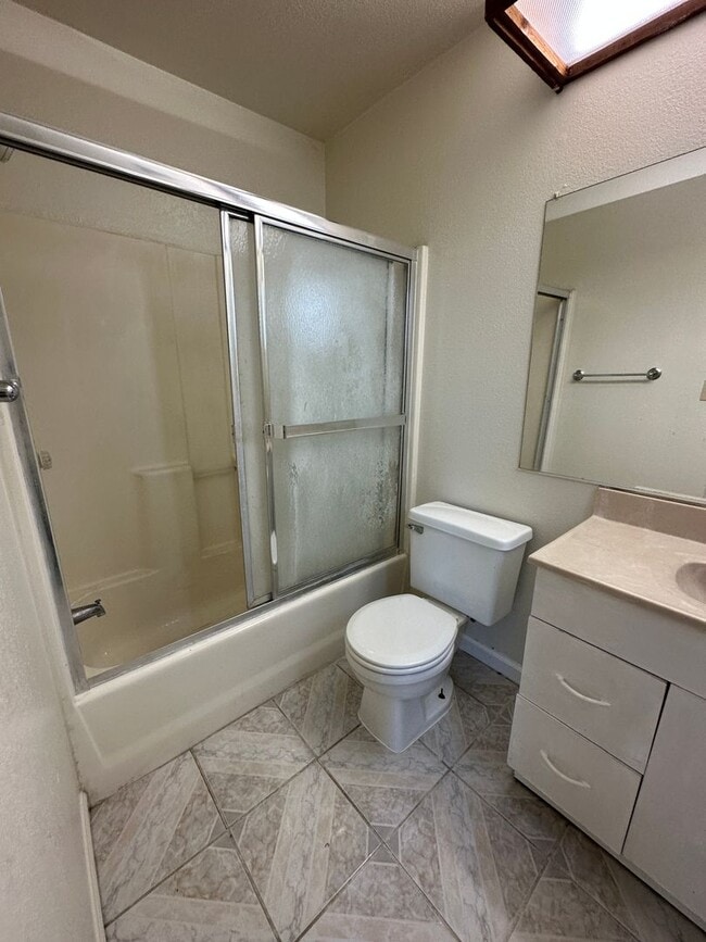 Building Photo - 1135 Amberwood Ln