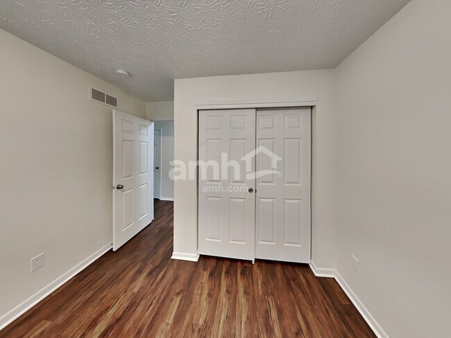 Building Photo - 536 Richwood Drive