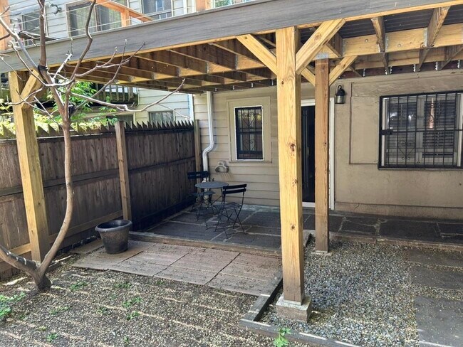 Building Photo - 100 Mercer St