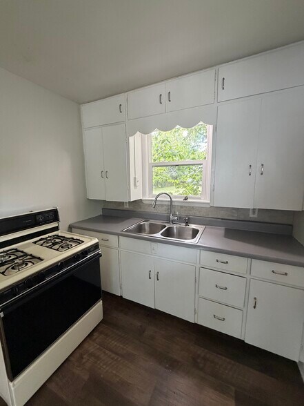 Building Photo - 2118 Ferrol St