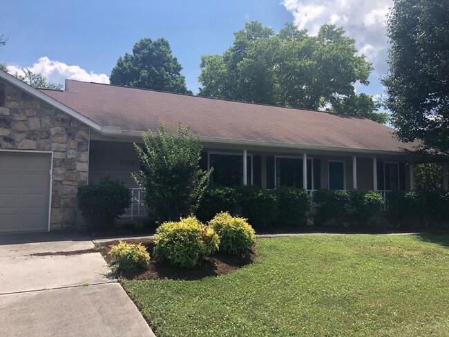 Building Photo - Spacious 3BR 2BA One-level West Knox