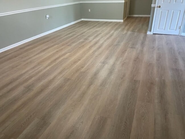 Building Photo - Updated and immaculate 4 bed/3.5 bath colo...