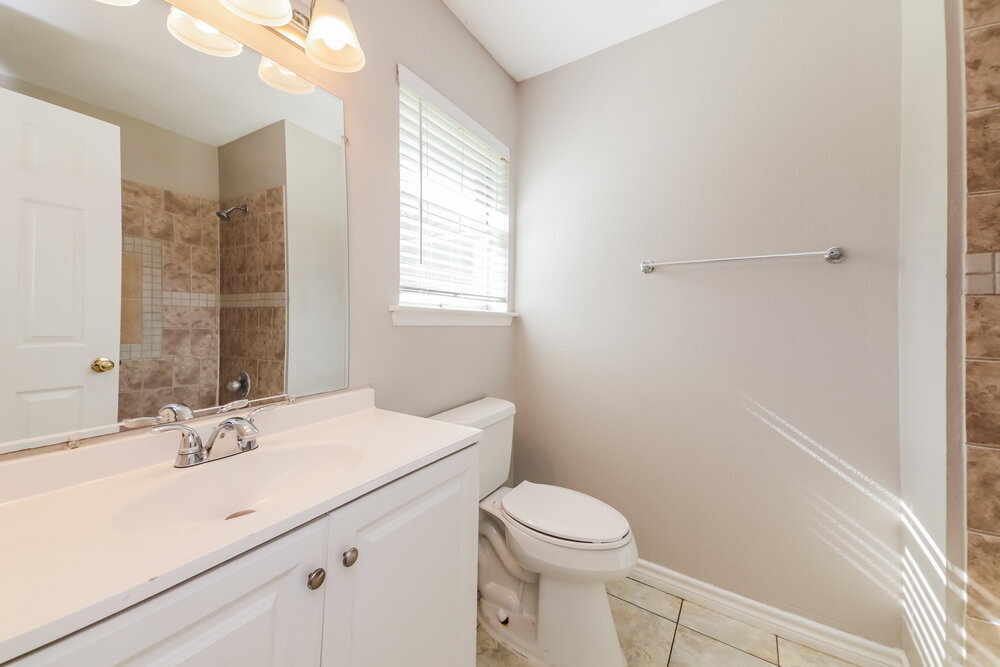 Building Photo - 742 Yale Dr