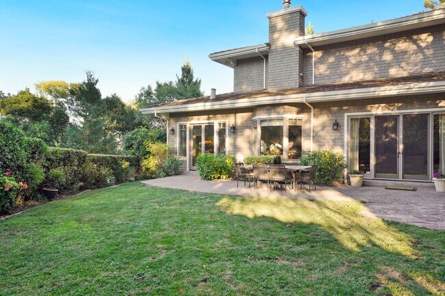 Building Photo - Stunning 4Bed/5bath Home in Kentfield