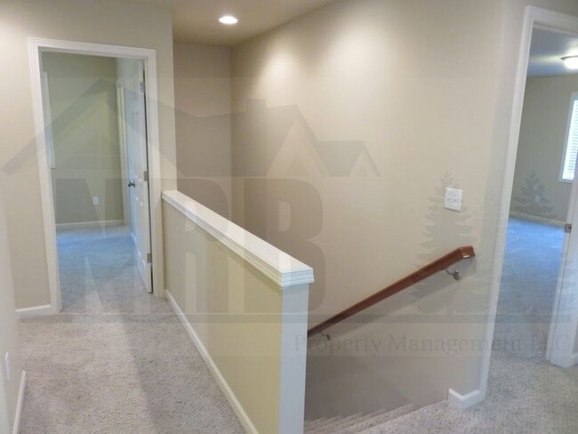 Building Photo - Gorgeous 4 Bedroom home located in Puyallup!