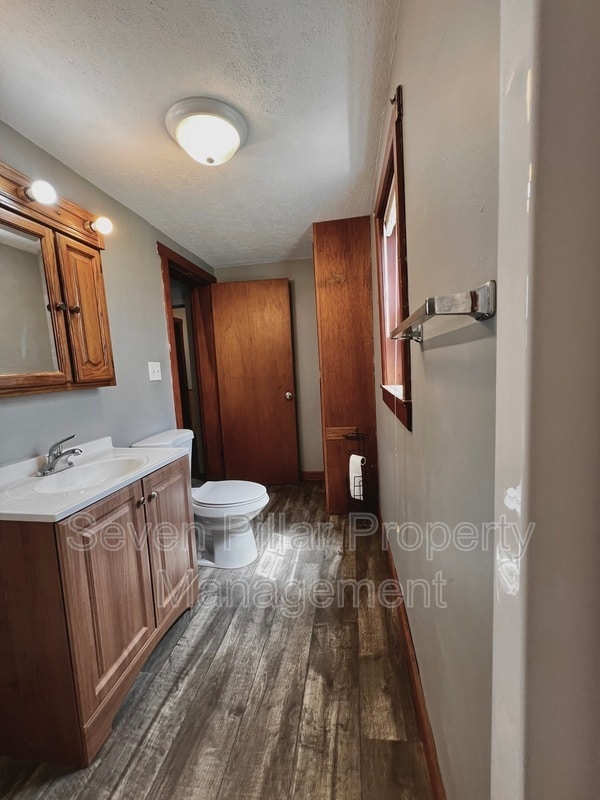 Building Photo - 504 Martin St