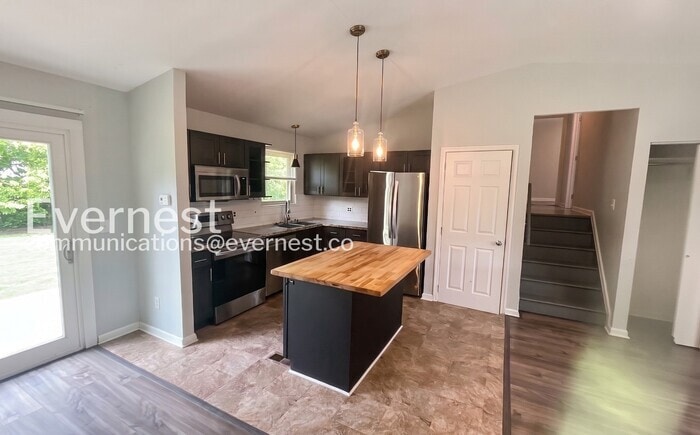 Building Photo - 2913 Chatsworth Way