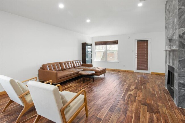 Building Photo - 702 Bent Wood Pl