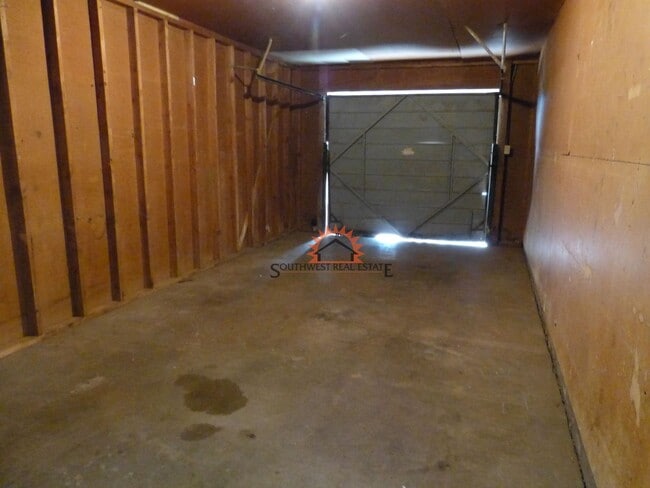 Building Photo - Cute 3 bedroom home with a 1 car garage.