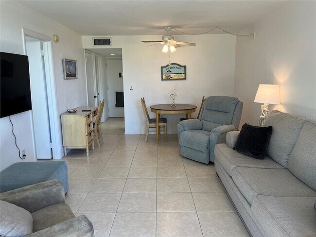 Building Photo - 612 Bird Bay Dr S