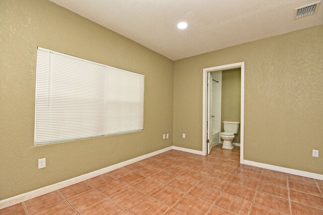 Building Photo - 1023 E Amelia St