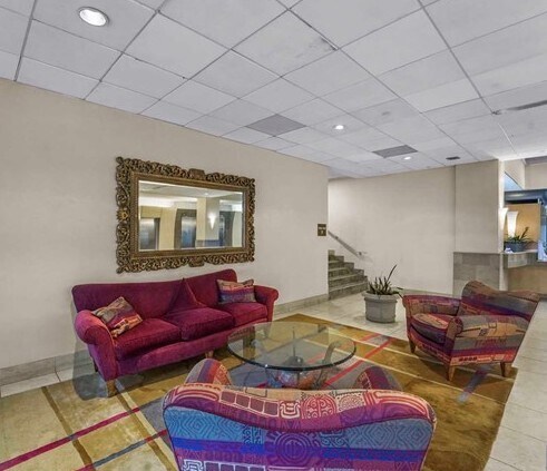 Building Photo - 1055 River Rd