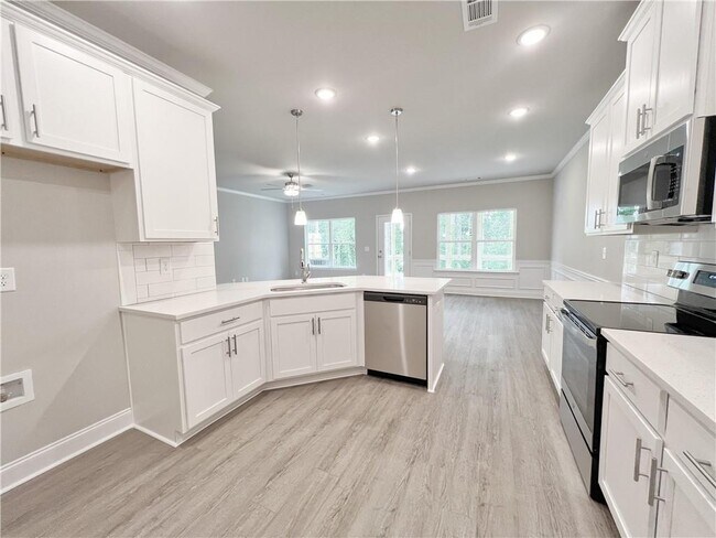 Building Photo - 1446 Fern Ridge Ln