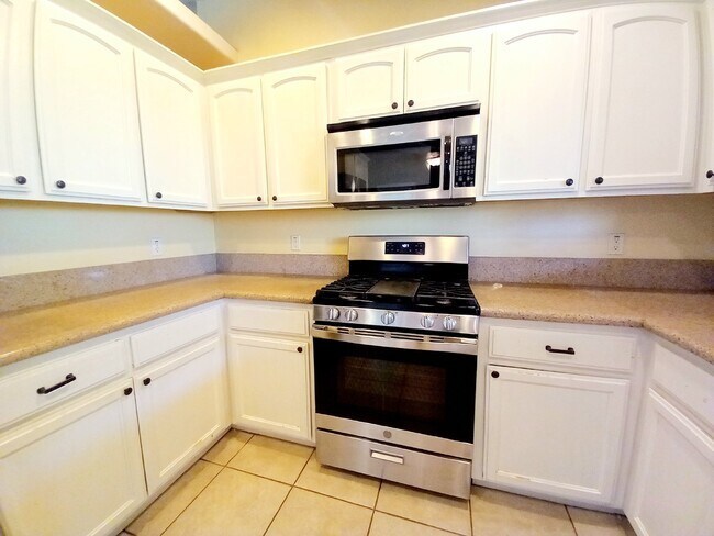 Building Photo - Spacious 3 bedroom, 2 bath with bonus room in Indian Cove