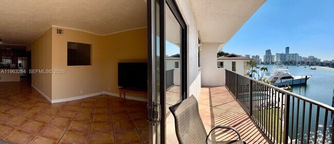 Building Photo - 1900 Diana Dr