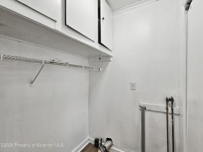 Building Photo - 814 Price St