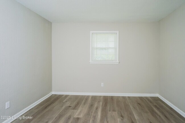 Building Photo - 6102 Jessamine Ln