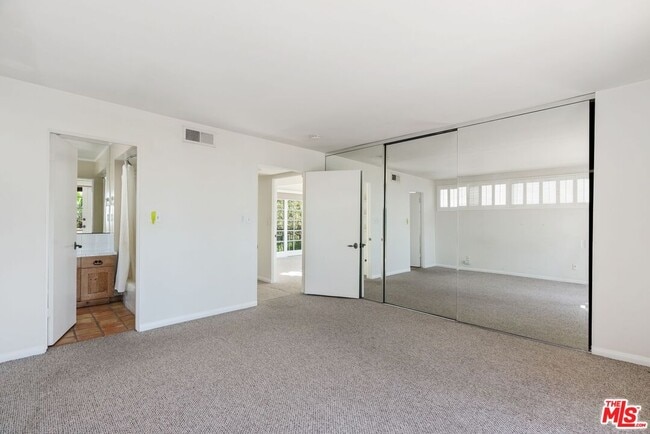 Building Photo - 9315 Lloydcrest Dr