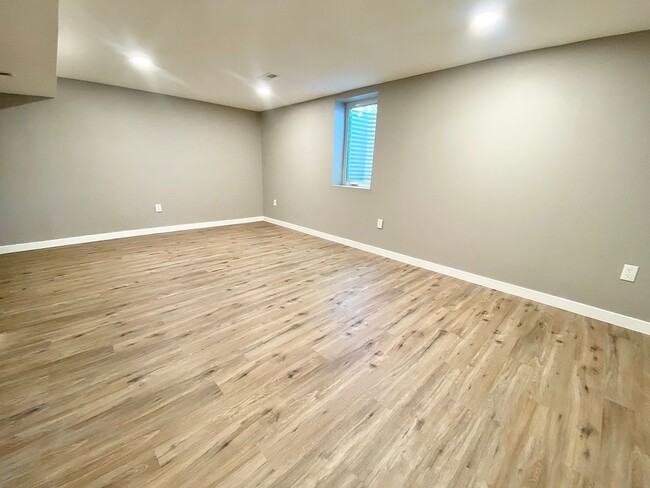 Building Photo - Spacious & Updated Home in Lakewood!-Open ...