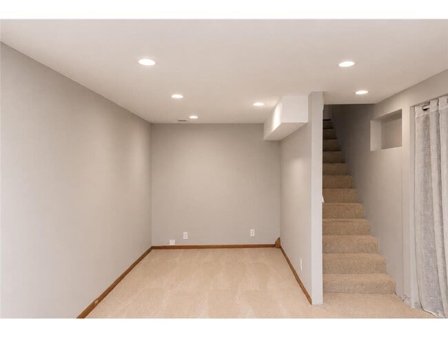 Building Photo - 5201 N Irving Ave