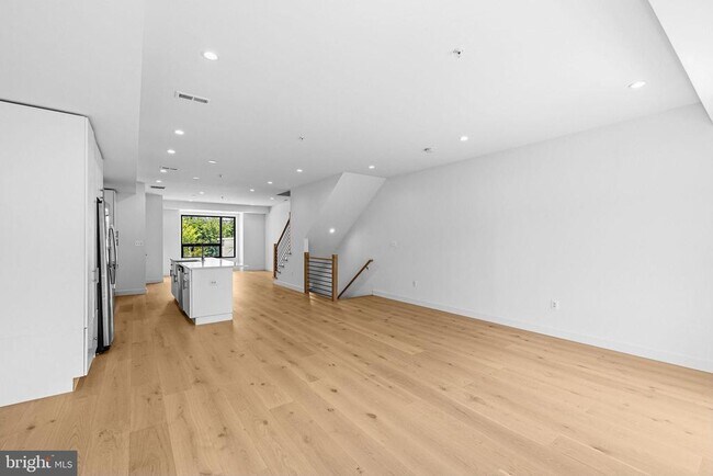 Building Photo - 2530 Elvans Rd SE