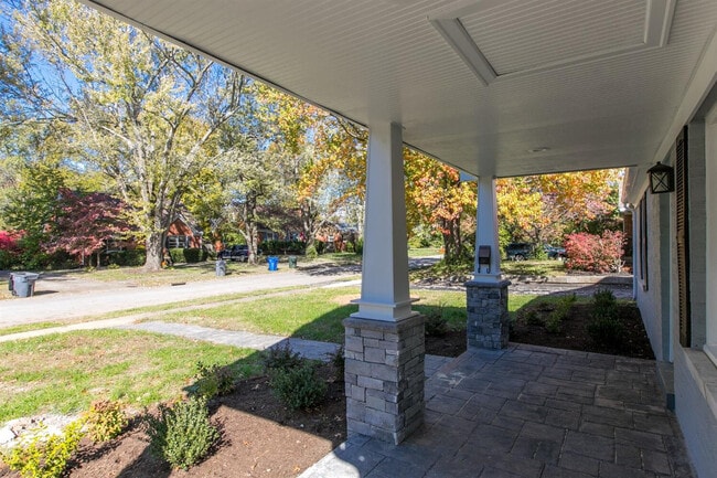 Building Photo - 564 Claymont Dr