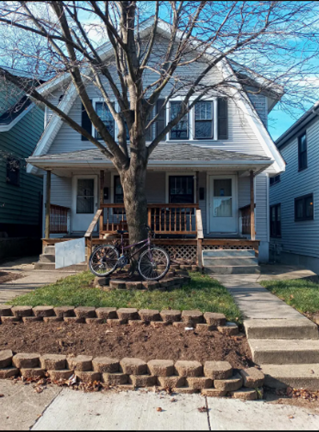 Building Photo - 825-827 Carlisle Ave