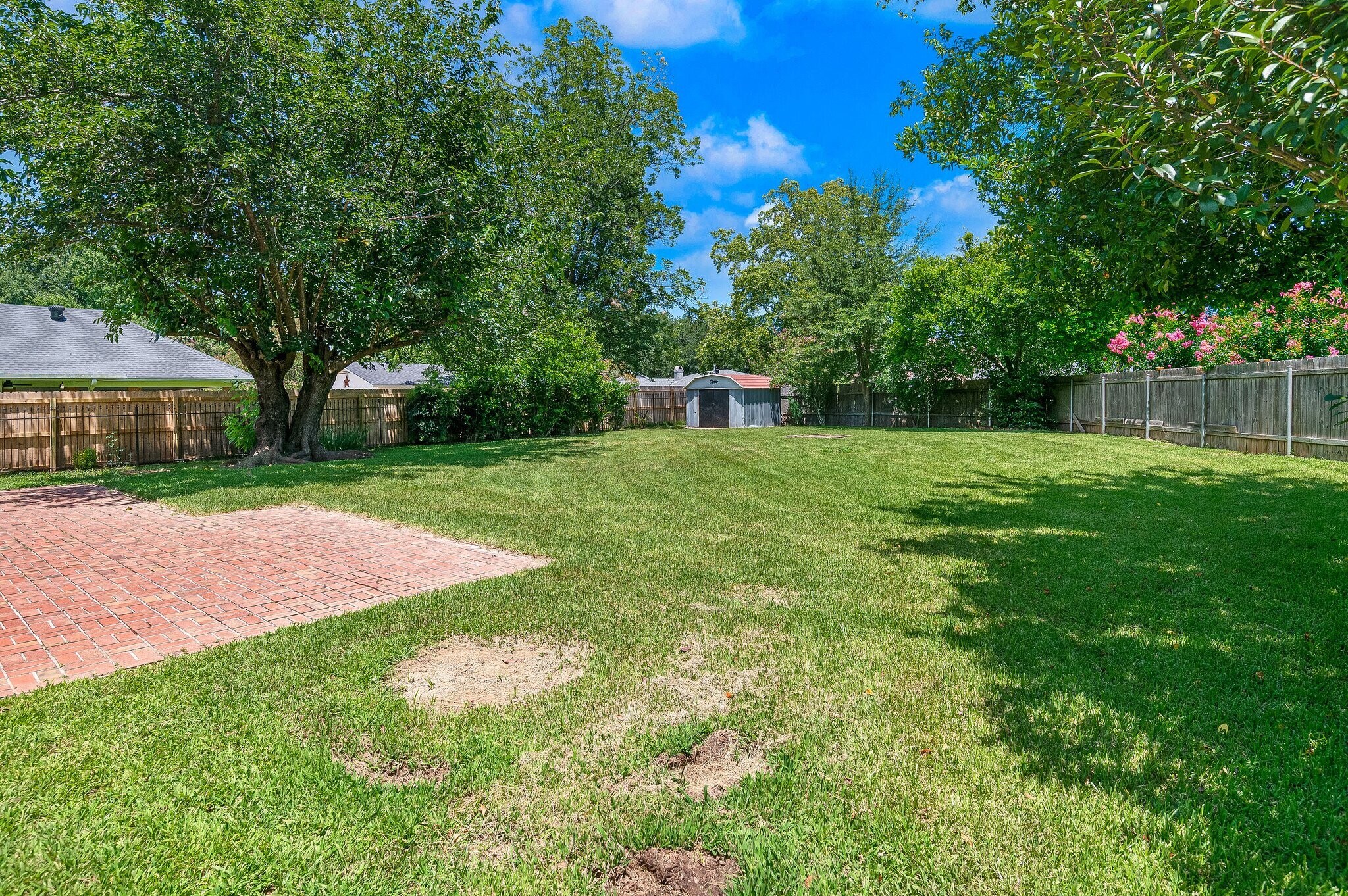 Building Photo - 1554 Westbury Dr