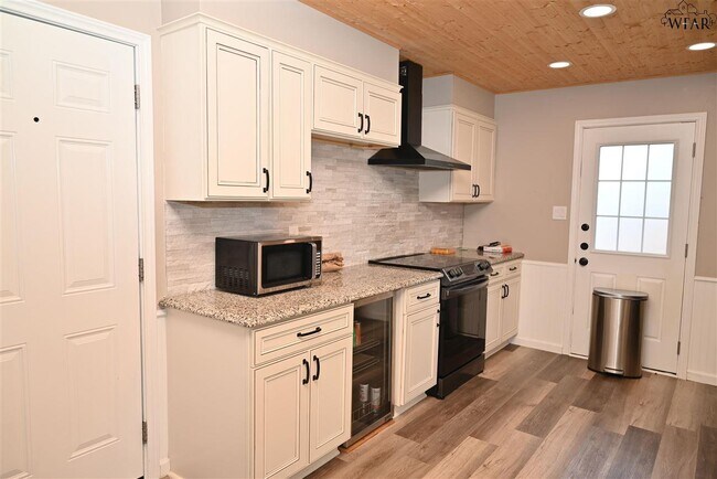 Building Photo - 5707 Hooper Dr