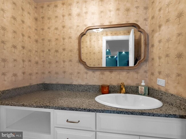 Building Photo - 1300 Crystal Dr