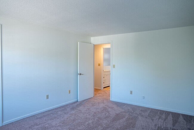 Building Photo - 21 Desmond Ave