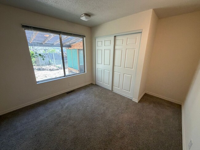 Building Photo - Cute 3 Bedroom Home in Sparks!