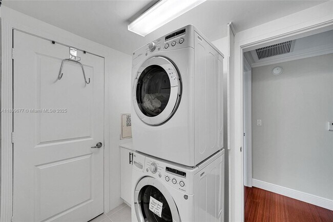 Building Photo - 3101 S Ocean Dr