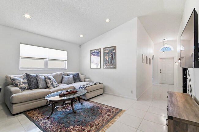 Building Photo - 5690 Green Island Dr